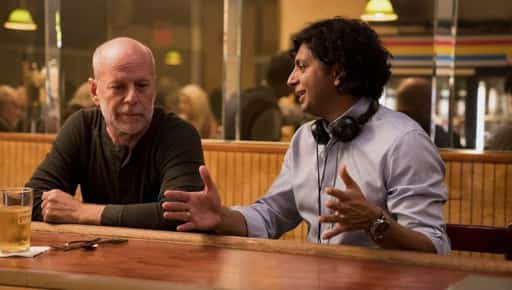 Shyamalan directing Bruce Willis in Glass